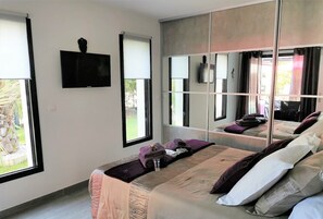 4 bedrooms, iron/ironing board, travel cot, free WiFi