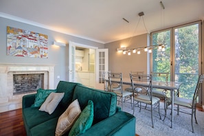 Apartment (3 Bedrooms) | In-room dining