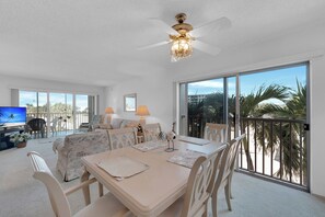 Dining - HELLO SUNSHINE! FUN IN THE SAND! FAMILY ISLAND VACATION ON A BUDGET! (Fort Myers Beach)