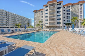 Pool - HELLO SUNSHINE! FUN IN THE SAND! FAMILY ISLAND VACATION ON A BUDGET! (Fort Myers Beach)
