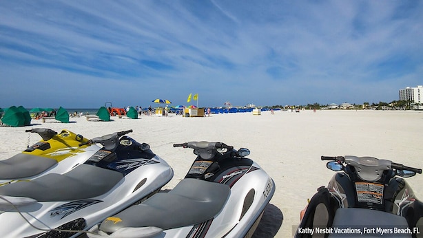 On the beach - HELLO SUNSHINE! FUN IN THE SAND! FAMILY ISLAND VACATION ON A BUDGET! (Fort Myers Beach)