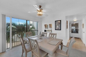 Dining - HELLO SUNSHINE! FUN IN THE SAND! FAMILY ISLAND VACATION ON A BUDGET! (Fort Myers Beach)