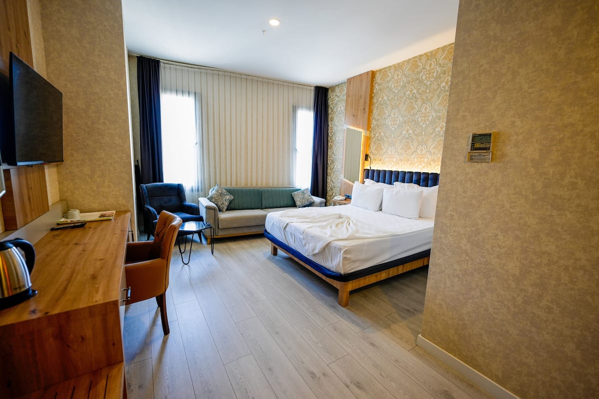 Superior Quadruple Room | Minibar, in-room safe, soundproofing, free WiFi