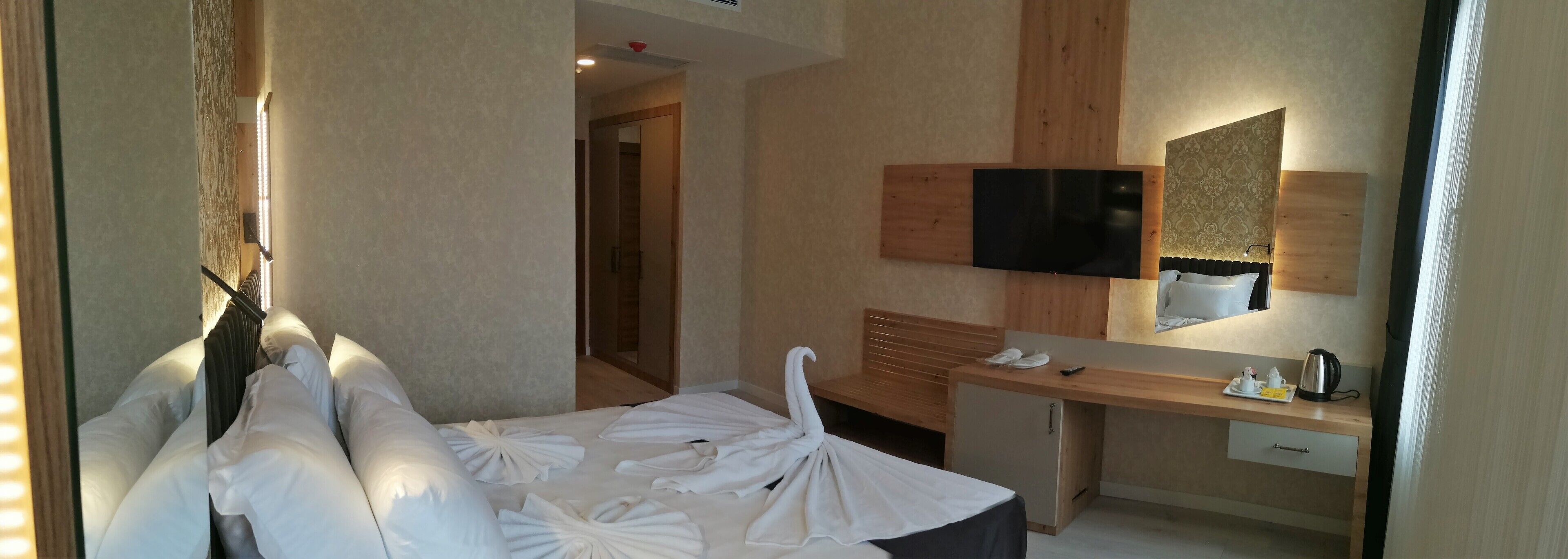 standard double or twin room | 1 bedroom, minibar, in-room safe, soundproofing