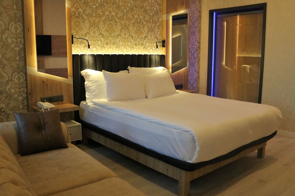 superior quadruple room | 1 bedroom, minibar, in-room safe, soundproofing