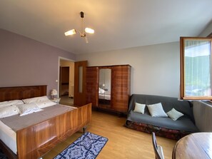 2 Schlafzimmer, Bügeleisen/Bügelbrett, kostenloses WLAN
