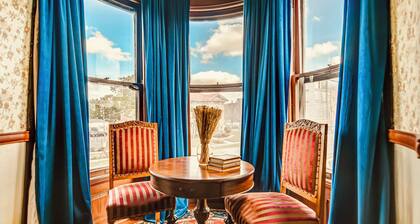 Luxury Historic Escape | Whole House Sleeps 18 | Walkable Location