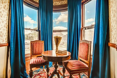 Luxury Historic Escape | Whole House Sleeps 18 | Walkable Location