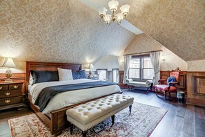 9 bedrooms, desk, iron/ironing board, free WiFi