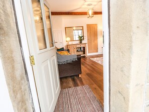 Cottage | 2 bedrooms, individually decorated, individually furnished, free WiFi - April Cottage (Keighley)