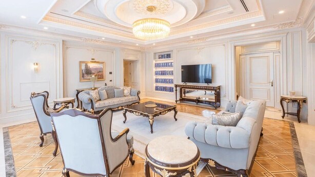 Presidential Suite with Balcony, Canal View | 迷你吧、客房內保險箱、書桌、熨斗/熨衣板