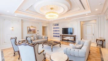 Minibar, in-room safe, desk, iron/ironing board