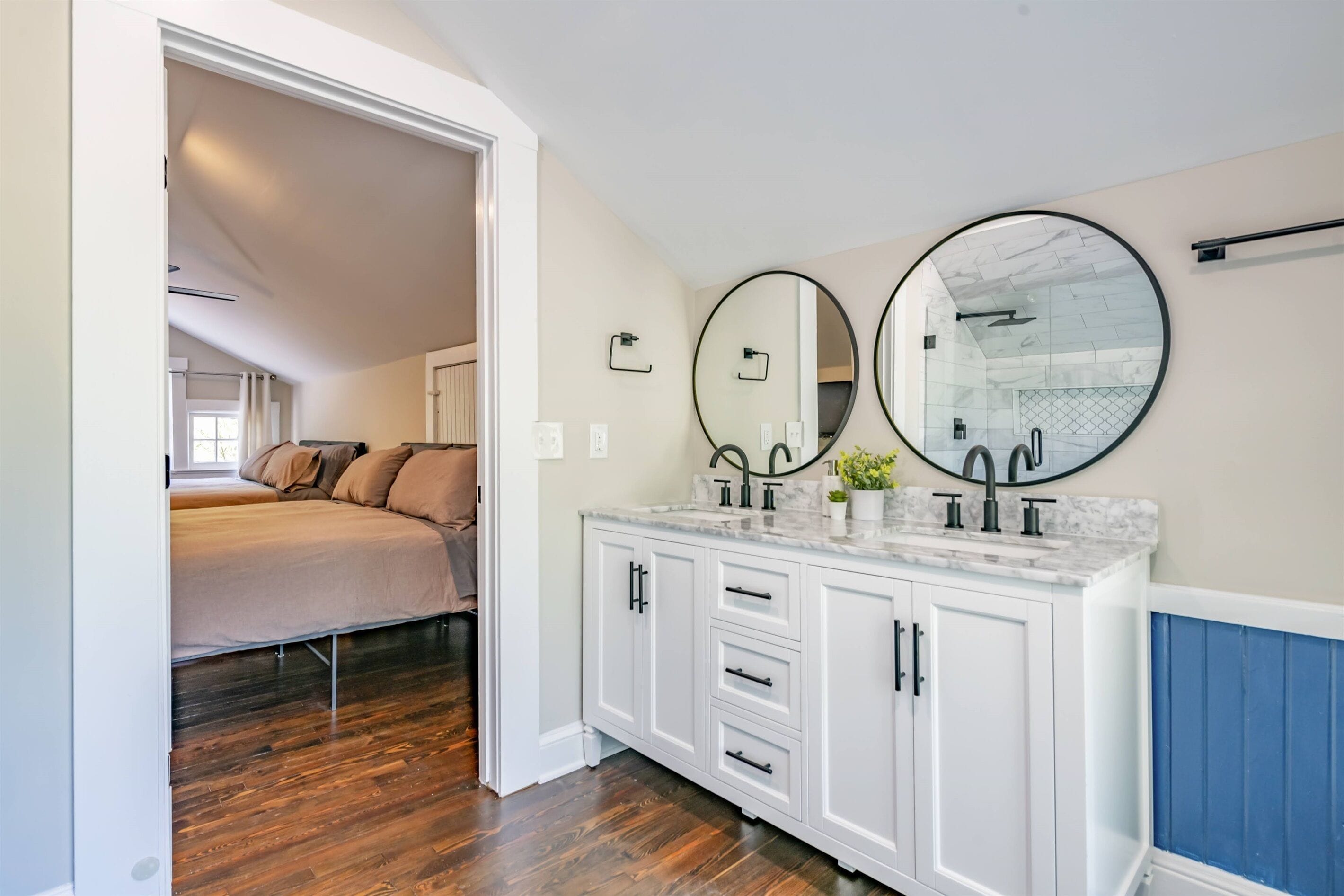 6 habitaciones, tabla de planchar con plancha y wifi gratis 