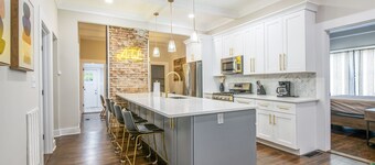 Boho Home with driveway and lots of onsuite baths!