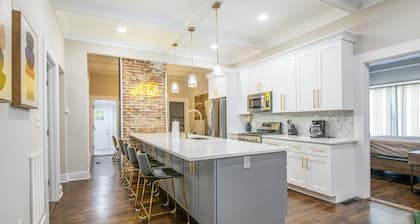 Boho Home with driveway and lots of onsuite baths!
