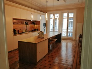 Réfrigérateur, micro-ondes, four, lave-vaisselle