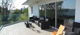 Villa with sea view on large garden in the center of Crozon