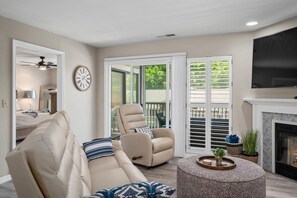 Smart TV, fireplace