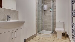 Bathroom - Sea La Vie 2 Bedroom Flat-Bournemouth Town Centre (Bournemouth)