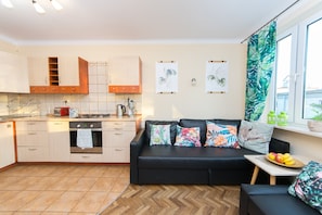 2 bedrooms, desk, free WiFi, bed sheets