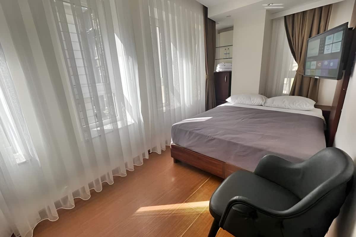 Economy Double Room | Egyptian cotton sheets, premium bedding, Tempur-Pedic beds, desk