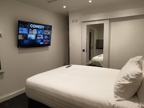 1 bedroom, desk, iron/ironing board, WiFi