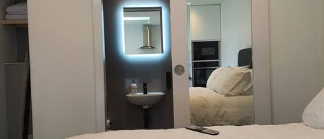 1 bedroom, desk, iron/ironing board, WiFi