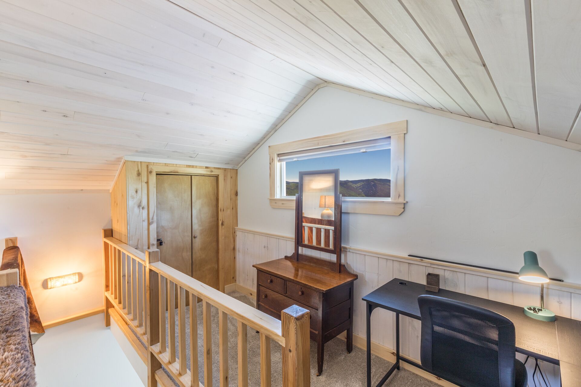 Rustic Mountain CabinPanoramic Views of Creede Private Hot Tub