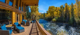 Intown Hidden Gem Overlooking the South Fork River/20 minutes to Wolf Creek