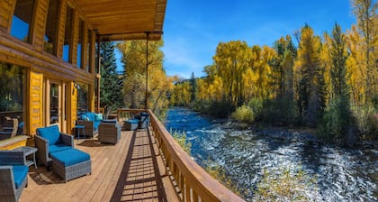 Intown Hidden Gem Overlooking the South Fork River/20 minutes to Wolf Creek