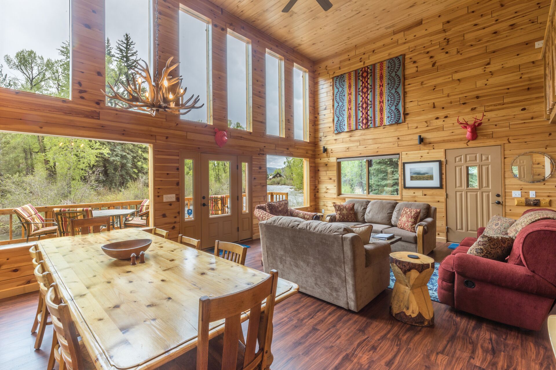 Hidden Gem Overlooking the South Fork River/Intown/Golf/Ski/Relax