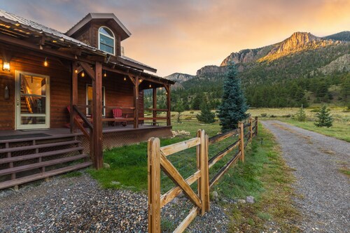 Mountain Modern Cabin - 25 Mins to Wolf Creek Ski Area - Dogs Welcome!