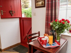 Cottage | Dining