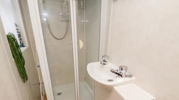 Cottage | Bathroom | Shower