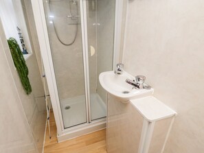 Cottage | Bathroom | Shower