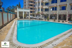 Outdoor pool - Stay.Plus Royal Apartment Nyali (Mombasa)