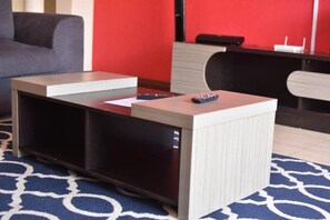 Appartement, 3 chambres | Coin séjour