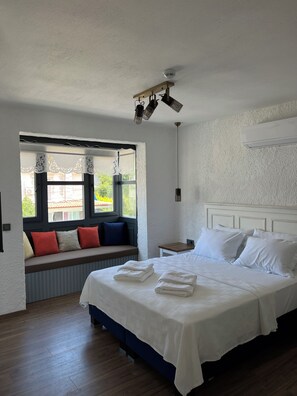 أغطية فراش متميزة وأسرّة سليكت كومفورت وميني بار ومكتب