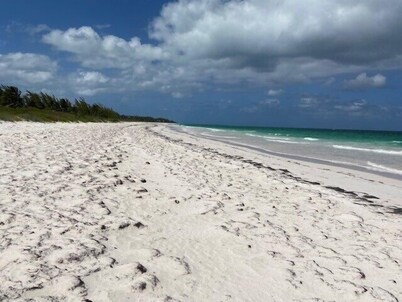 Private Villa Directly on Windermere Beach, Private Pool, Tennis