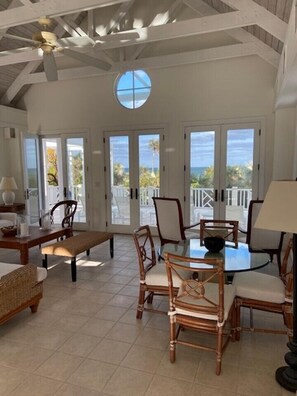 電視、書籍、音響、電腦螢幕