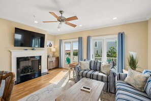 TV, fireplace, DVD player - Pool, ocean views from rooftop deck, one street from the beach and shops! (Isle of Palms)