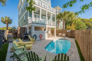 A heated pool - Pool, ocean views from rooftop deck, one street from the beach and shops! (Isle of Palms)