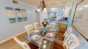 Dining - Shipwatch A105: Oceanfront, private balcony & spectacular views in Wild Dunes (Isle of Palms)