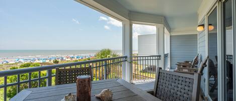 屋外ダイニングエリア