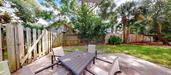 Charming Pet Friendly Home, fenced in back yard, Close to Beach!
