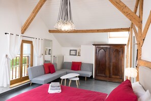 华丽双人房 | 高档床上用品、加厚床垫、特色装修、特色家居