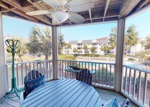 Outdoor dining - Gorgeously decorated ocean view villa with a private porch and beach access (Isle of Palms)