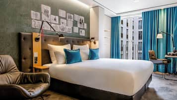 Egyptian cotton sheets, premium bedding, in-room safe, desk