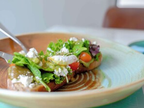 Daily buffet breakfast (AED 50 per person)