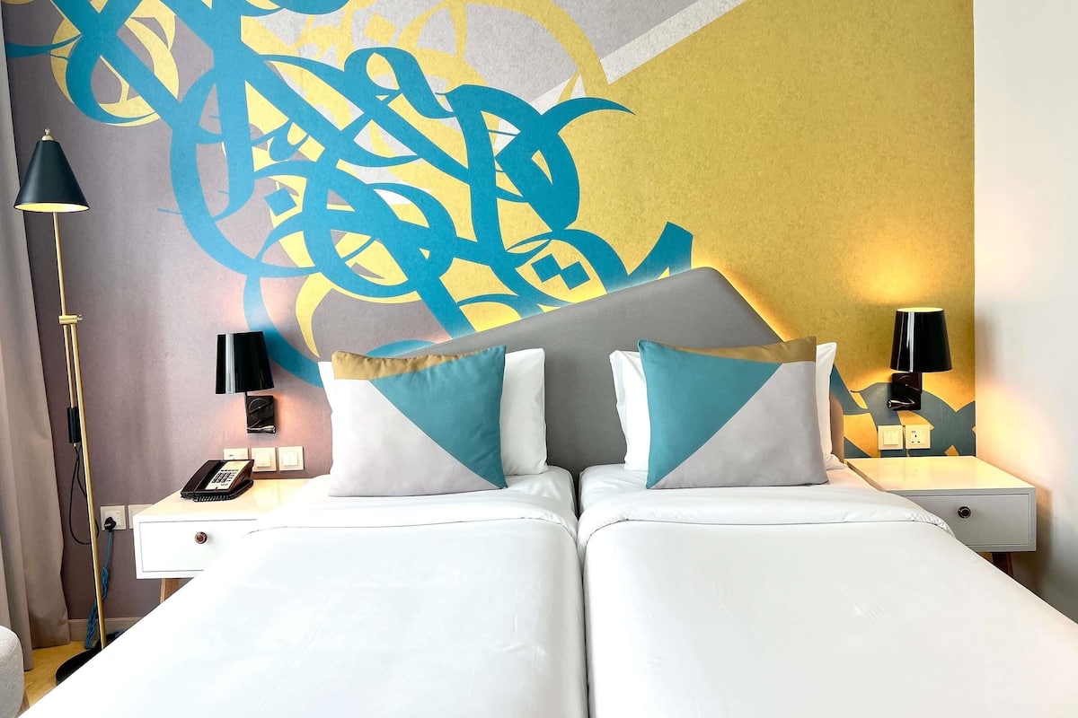 Standard Twin Room | Premium bedding, in-room safe, desk, laptop workspace